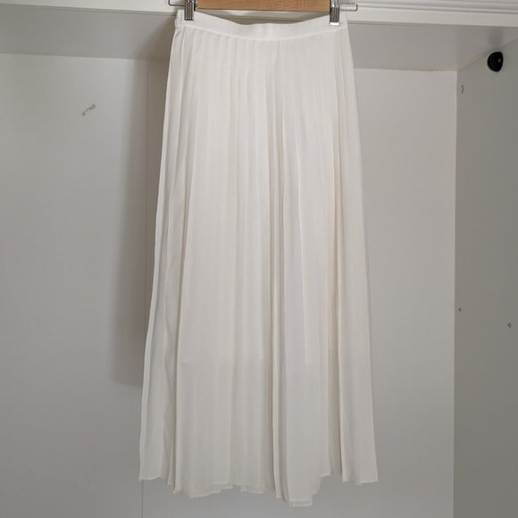 Uniqlo Pleated Off White Midi Skirt - Picture 1 of 3